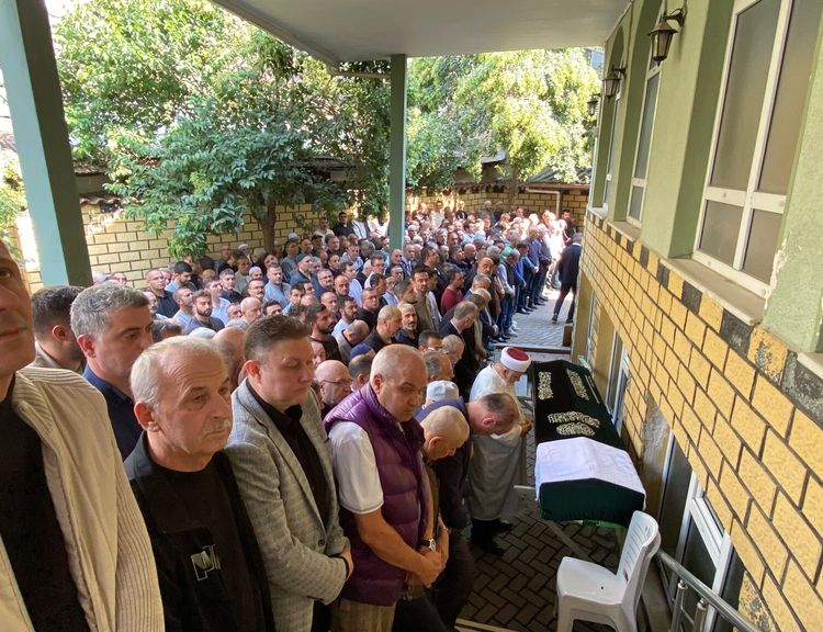 Talip Solak son yolculuğuna uğurlandı
