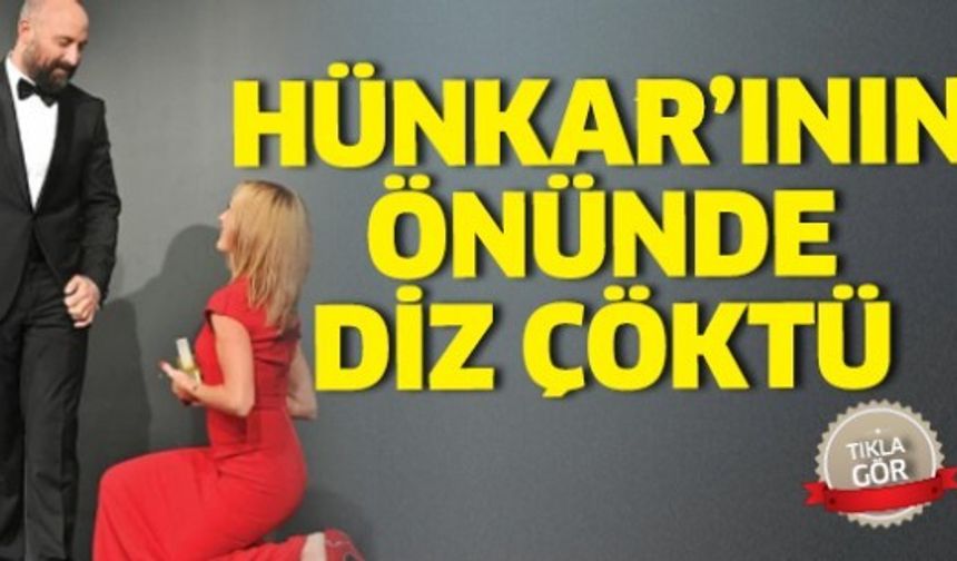 Meryem Uzerli Halit Ergenç'in önünde diz çöktü