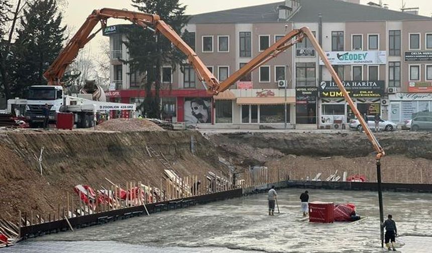 İnegöl'de Merkez Park Şekilleniyor