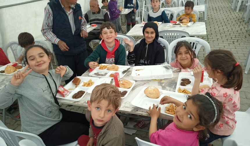 Küçük depremzedelere erken iftar