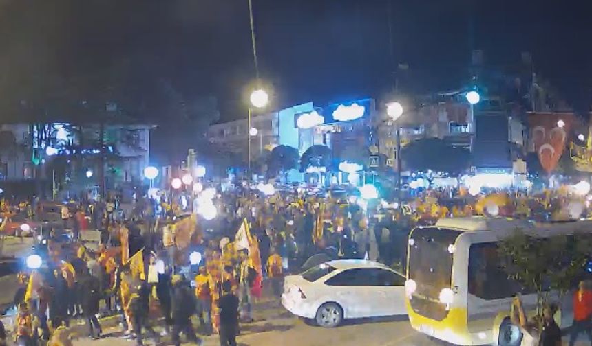 Galatasaray şampiyon oldu inegöllüler sokağa  döküldü