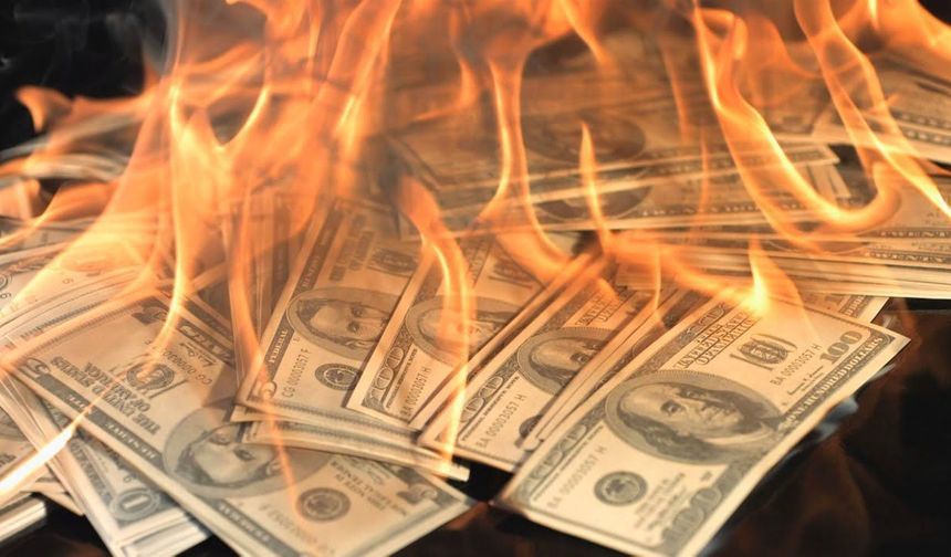 Alman bankacılık devinden yeni dolar tahmini: Aralık ayında kaç lira olacak?