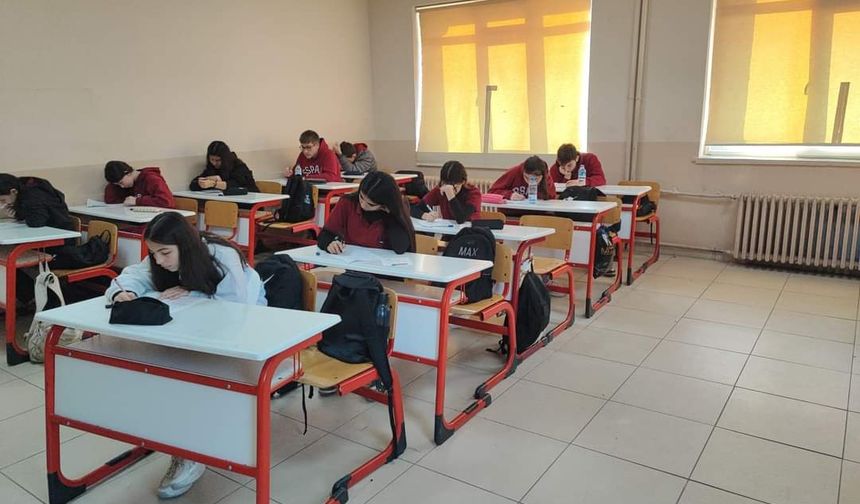 Bursa'da, ‘Ülke Geneli 1. Dönem 2. Ortak Yazılı Sınavı’ Tamamlandı