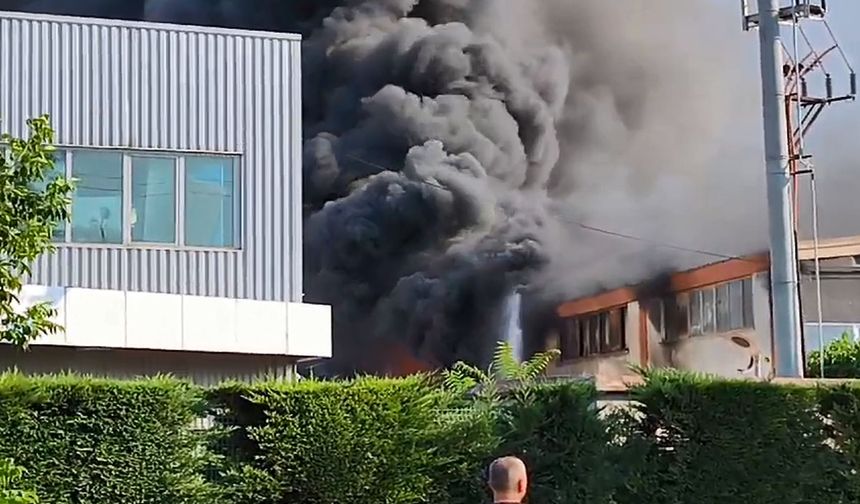 Bursa İnegöl'de Sandalye Fabrikasında Yangın