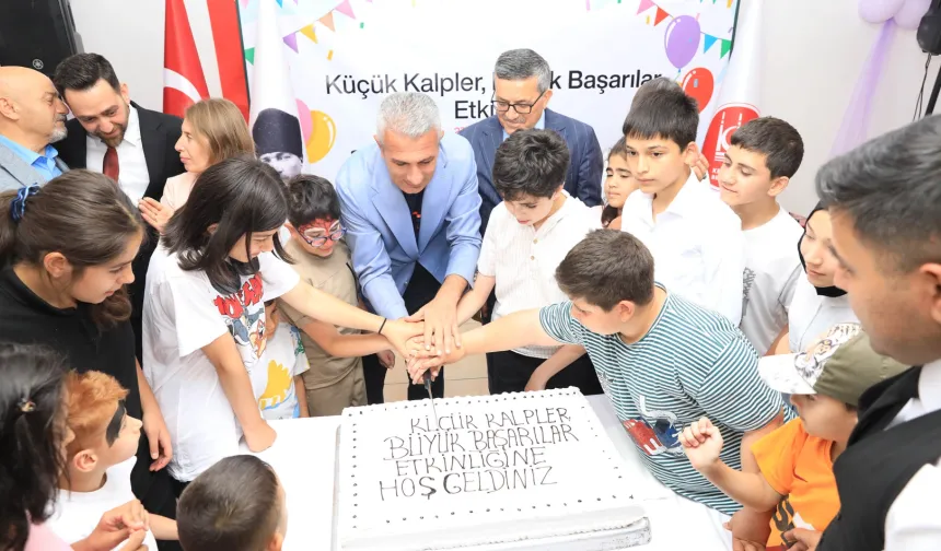 Ankara Keçiören'de engelli çocuklara karne hediyesi