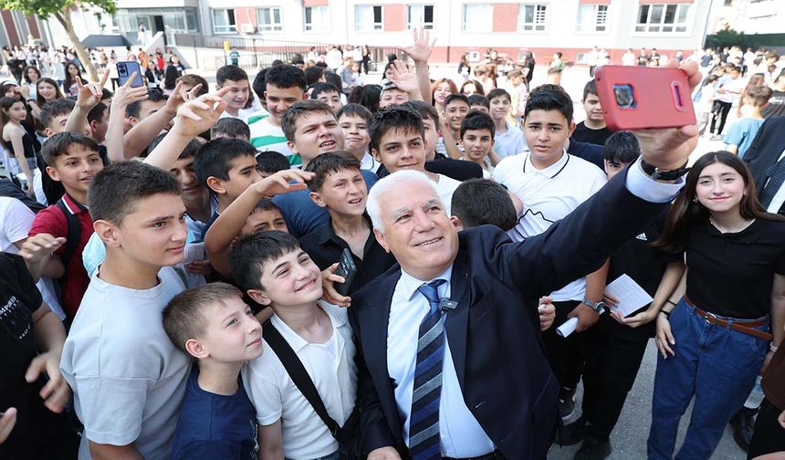 Bursa Büyükşehir Belediyesi'nden kırtasiye yardımı