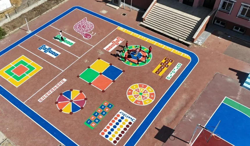 Edirne Uzunköprü'de Harmanlı'da muhtardan öğrencilere jest