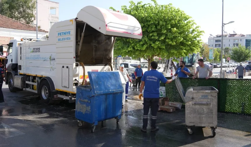 Muğla Dalaman’da çöp konteynerleri yerinde yıkandı
