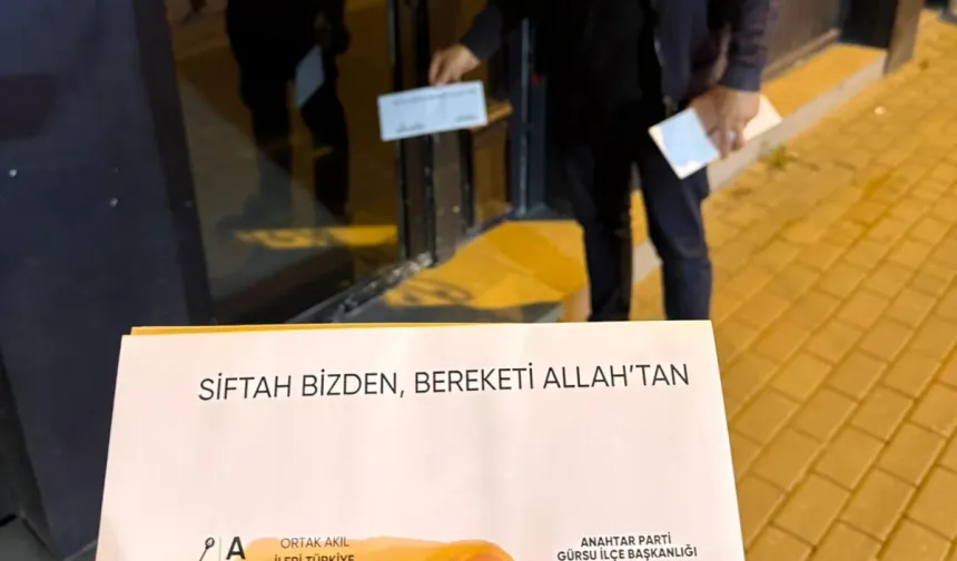 Bursa Gürsu'da Anahtar Parti'den esnafa siftah parası!