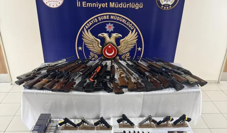 Düzce'de silah teşhirine 20 gözaltı!