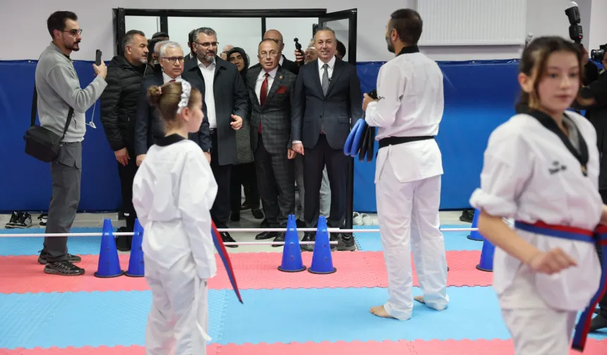 Sivas'ta Cumhuriyet Bayramı'nda yeni merkez açıldı