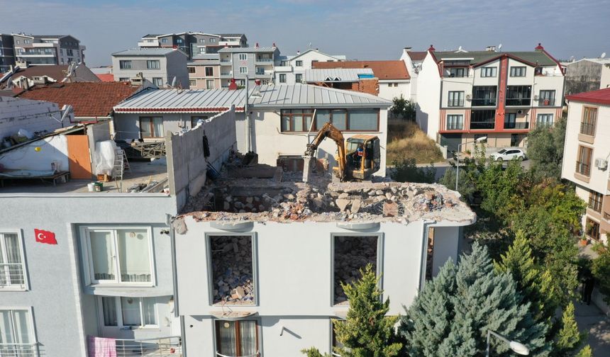 Osmangazi’de Ruhsatsız Katlara Anında Müdahale