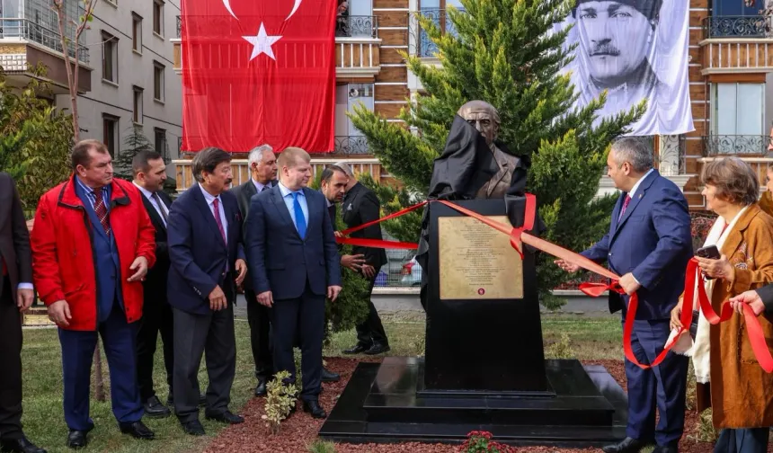 Ankara Keçiören'de Kaysın Kuliyev'in yeni büstü törenle açıldı