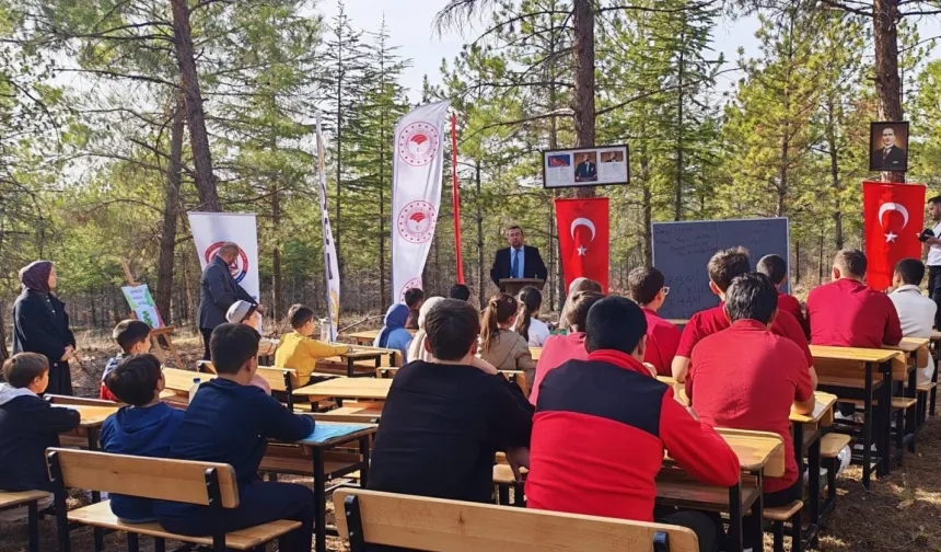 Ankara'da sınıf bir günlüğüne ormana taşındı