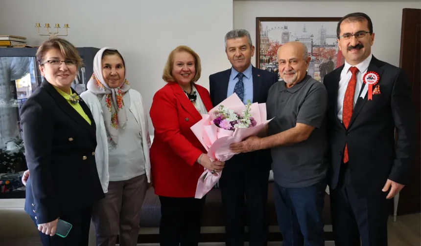 Artvin Valisi Ergün'den emekli öğretmene anlamlı ziyaret