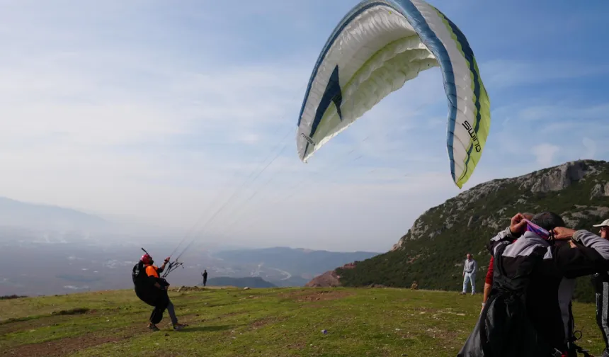 Bursa Gürsu'nun yanan ormanlarına gökyüzünden umut serpildi