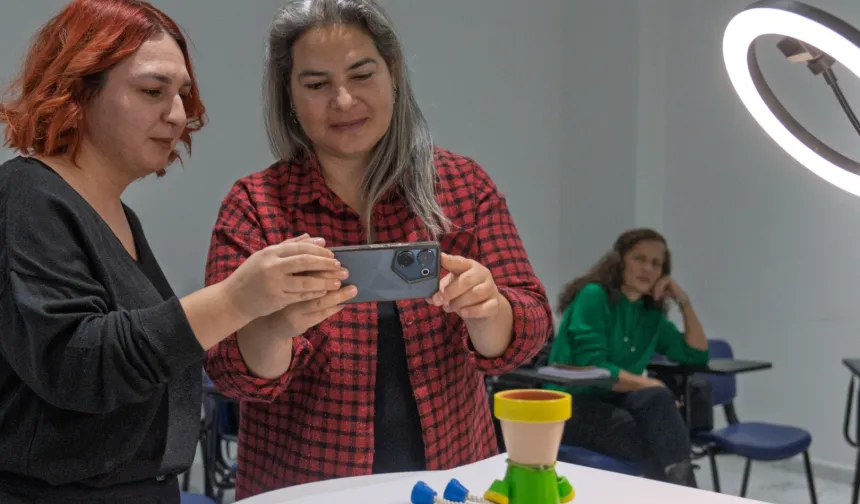 İzmir'in 'Meslek Fabrikası'... Mobilya sektörüne nitelikli eleman kazandırıyor