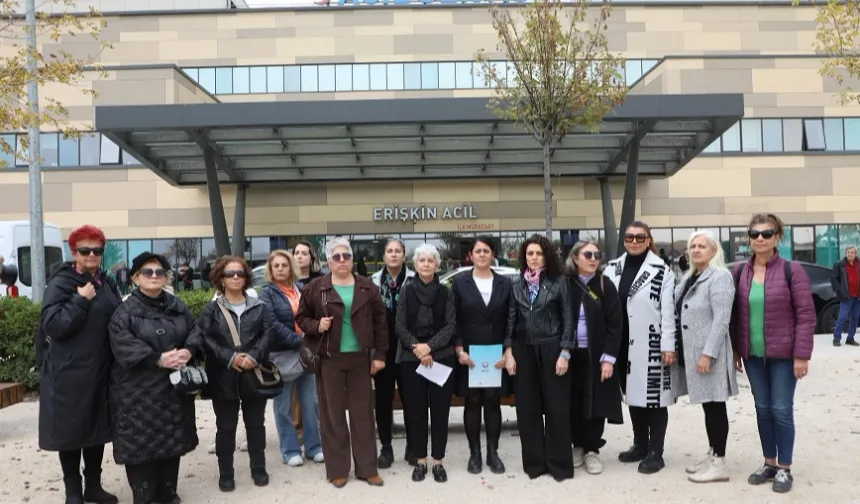 Bursa Şehir Hastanesi önünden kadına şiddete 'dur' dedi