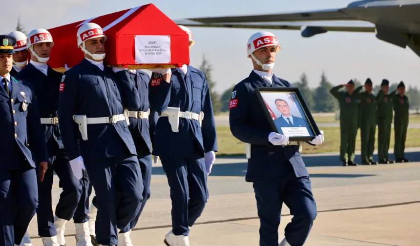 Uçak kazasında şehit olan iki subay Eskişehir'de karşılandı