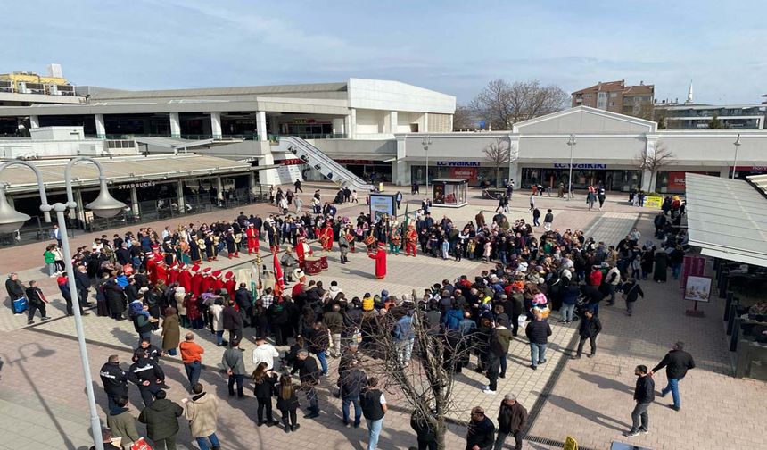 2025’te Şehrin Buluşma Noktası Yine İnegöl AVM Oldu