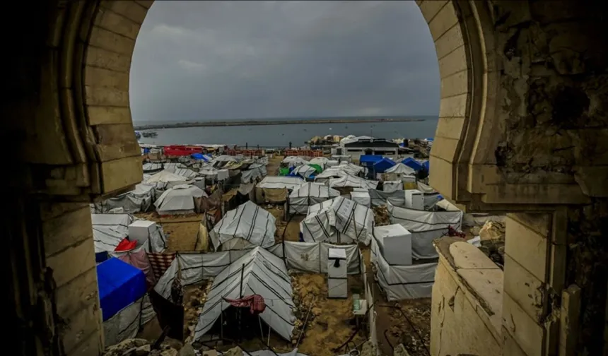 Acil ve kalıcı insani yardım şart: Gazze'de binlerce çadır sular altında!