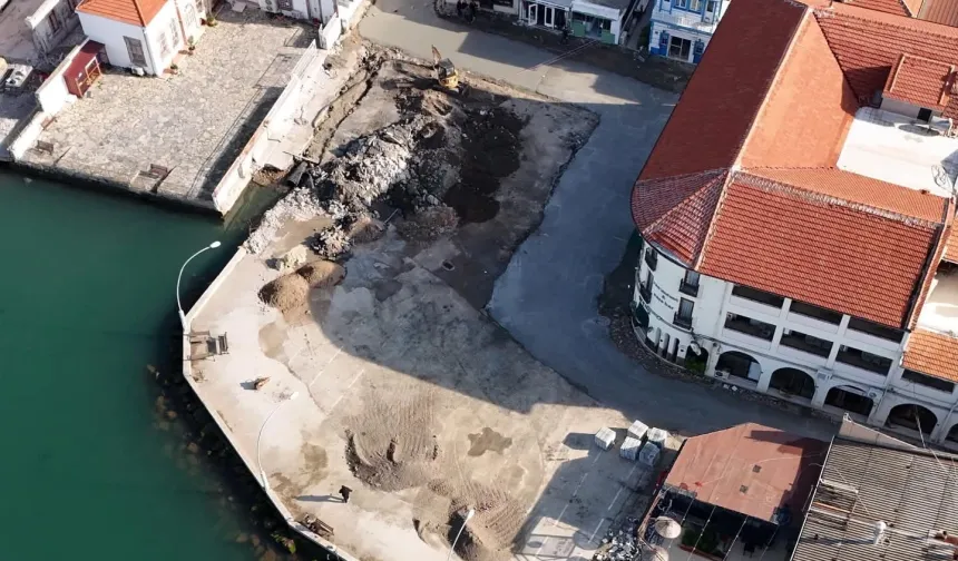 Ayvalık'ın denize açılan yeni meydanına modern dönüşüm