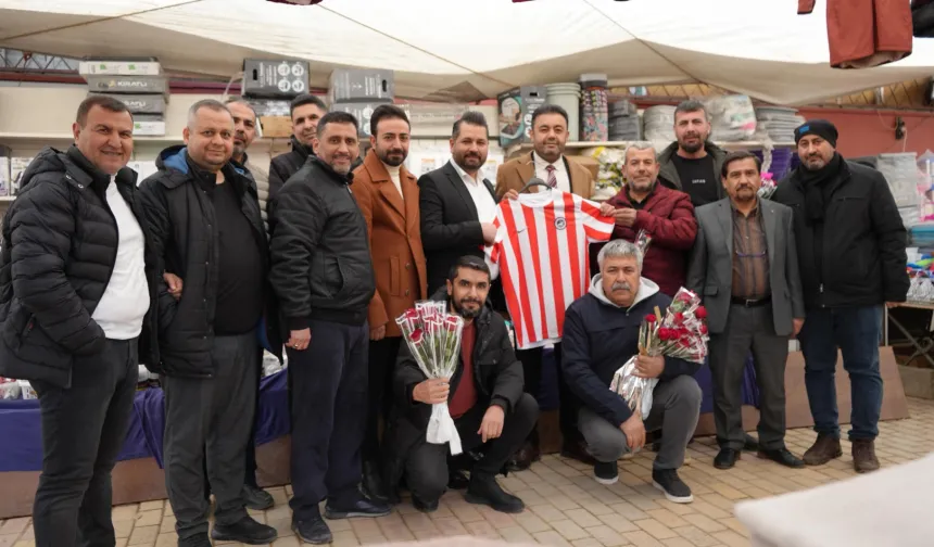 Başkan adayı Mustafa Çiçek'ten sosyete pazarı esnafına ziyaret