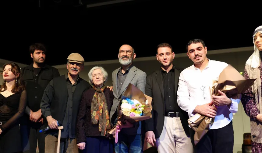 Bursa Gemlik'te 'Özgür Aksoy Tiyatro Günleri'ne görkemli final