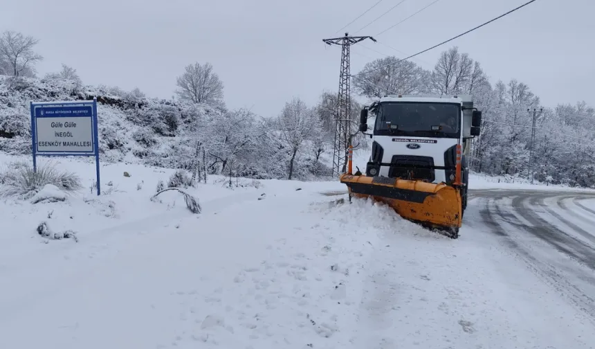 İnegöl Belediyesi karla mücadelede 24 saat sahada
