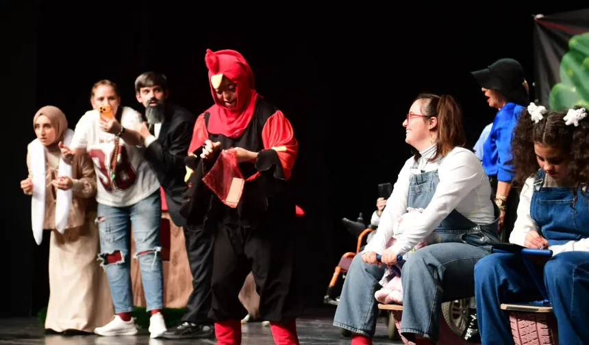 Bursa Osmangazi'de engelliler ilk kez sahneye çıktı