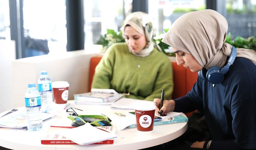 Bursa'da Gençler Genç Kafe’nin Müdavimi Oldu