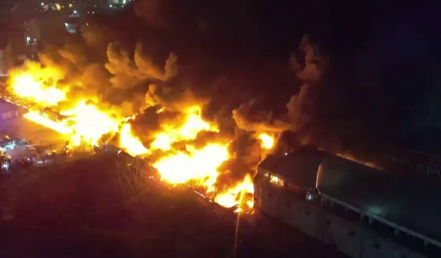 Esenyurt'ta nalbur deposunda yangın!