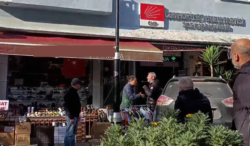 İstanbul Şile'de CHP önünde 'kızıma küfür ettiler' diye bağıran kişi gözaltına alındı