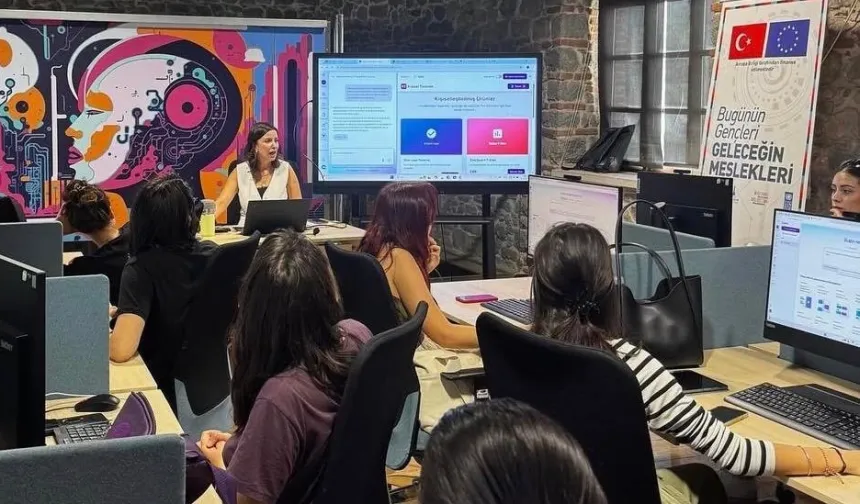 İzmir Büyükşehir gençleri dijital gençlere hazırlıyor