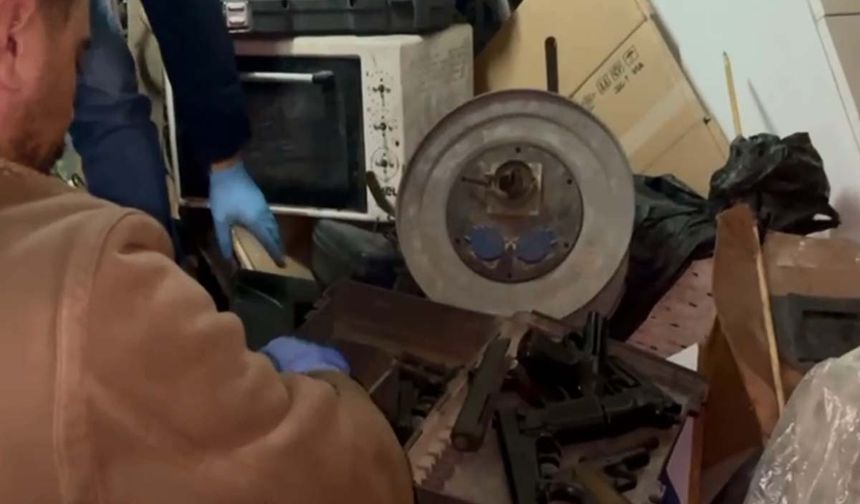 Bursa'da Kaçak Silah Atölyesine Baskın