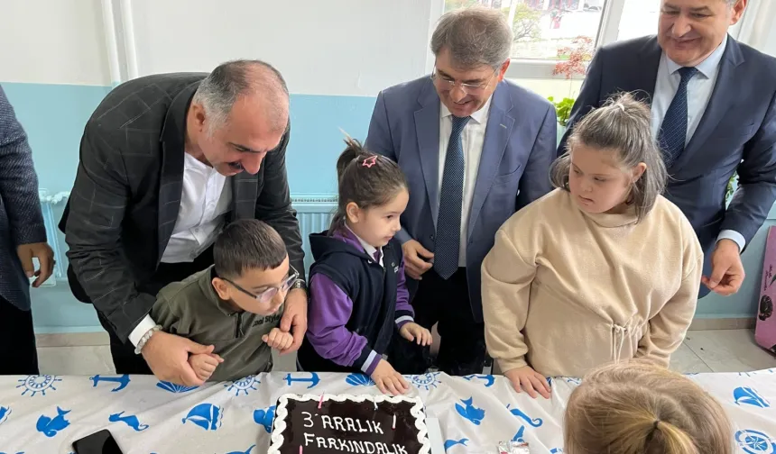 Mudanya'da özel gereksinimli bireyler için pasta kesildi