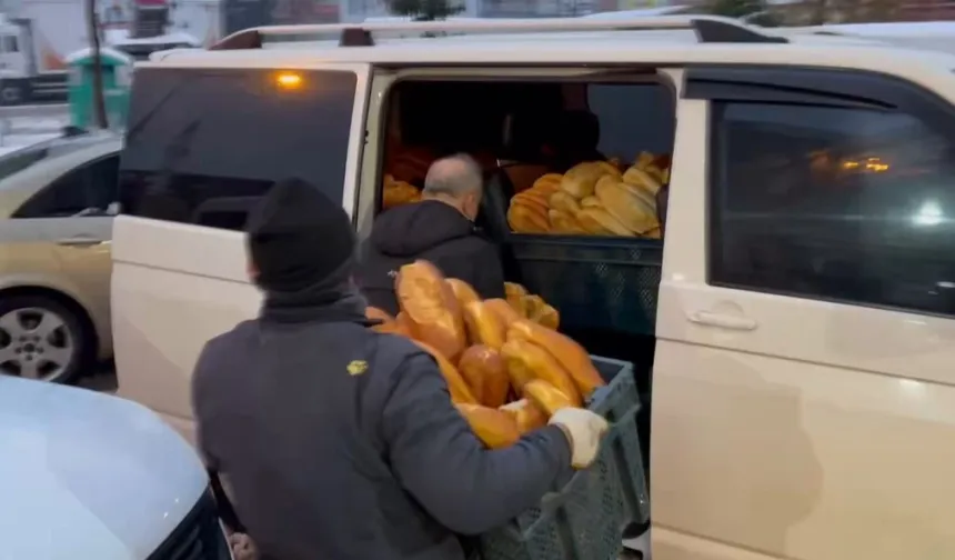 Adıyaman'da yoğun kara rağmen sıcak desteğe devam