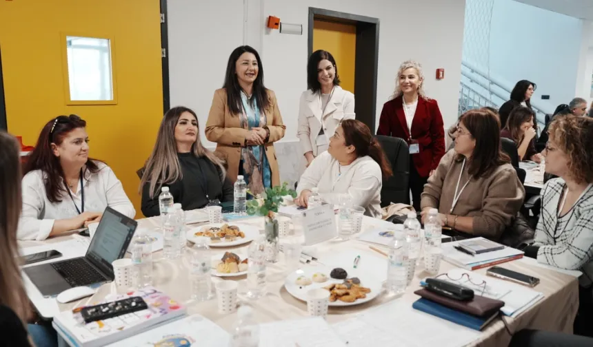 Aileyi merkeze alan çalıştay Karşıyaka'da gerçekleştirildi