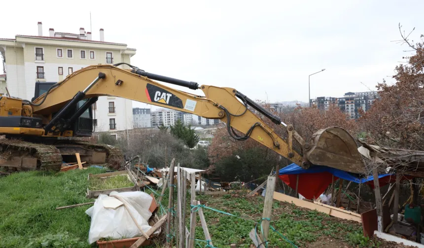 Belediye kaçak barakaları affetmedi