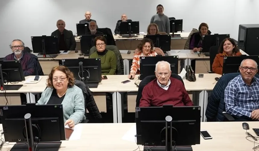 Denizli Büyükşehir'den 65 yaş üstüne dijital eğitim desteği