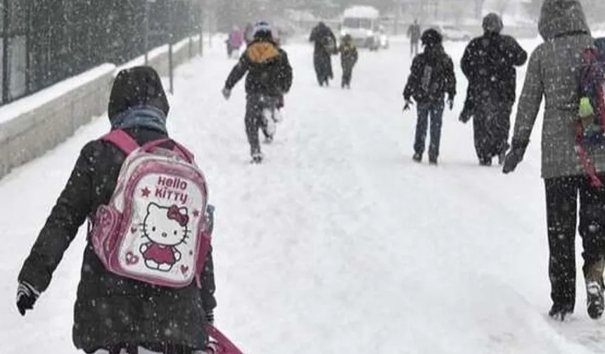 2 Ocak Cuma günü İstanbul'da okullar tatil mi? Valilik kar tatilini duyurdu