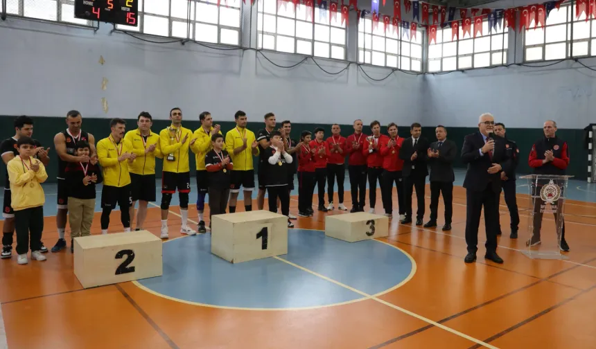 İstanbul İtfaiyesi Spor Turnuvası'nda kupalar sahiplerini buldu