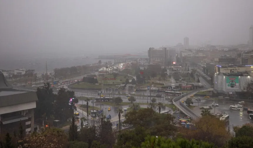 İzmir kuvvetli yağış ve fırtınaya karşı teyakkuzda