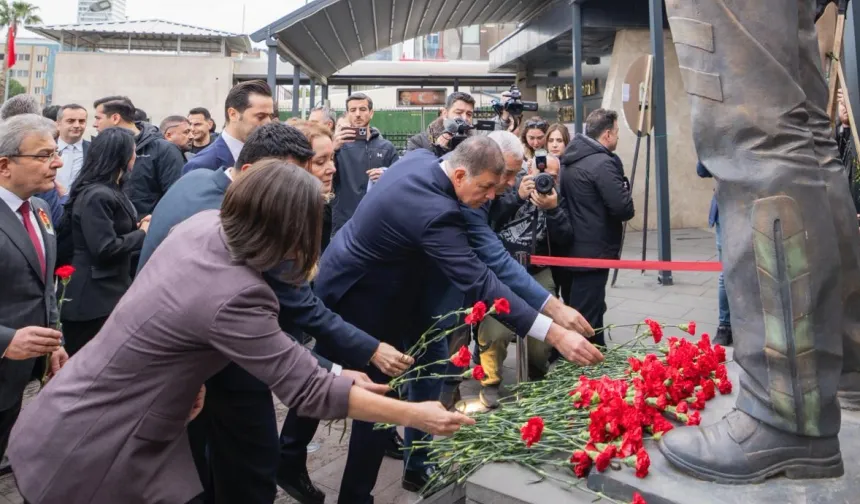 İzmir'in şehitleri Fethi Sekin ve Musa Can unutulmadı