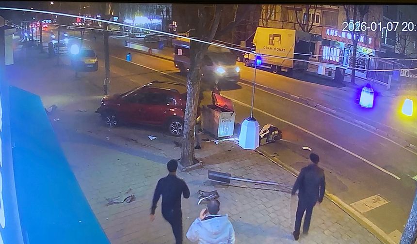 İnegöl'de otomobil motosiklete böyle çarptı