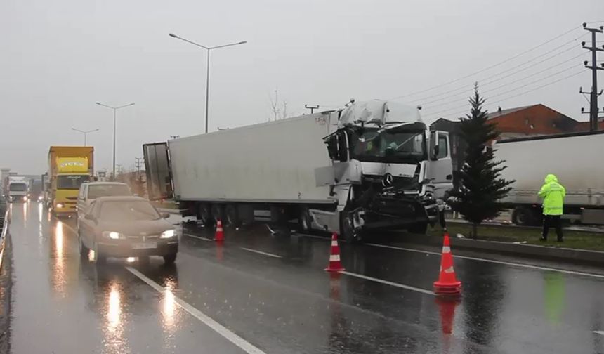 Bursa Ankara yolunda 2 Tır çarpıştı