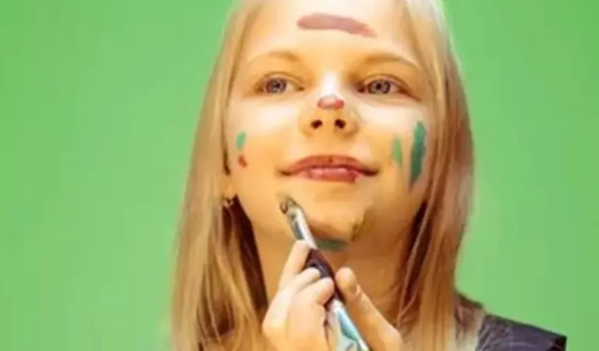 Makyaj yaşı 7-8'e düştü... Dijital içerikler çocukları etkiliyor