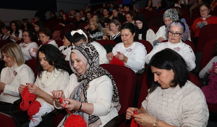 Bursa Nilüfer’de kadınlar iyilik için ilmek attılar