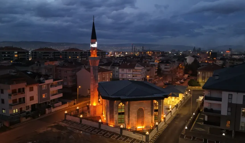 Bedri Huy ve Ailesi Camii ibadete açıldı