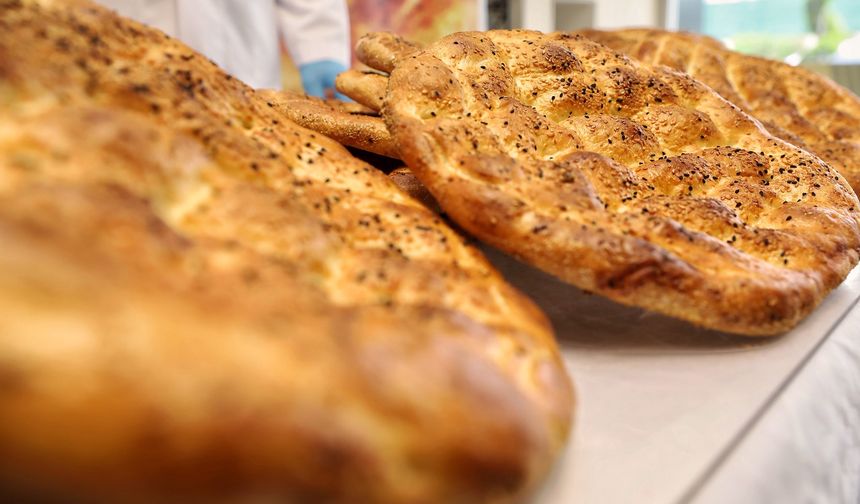 Bursa'da 450 gramlık BESAŞ Ramazan pidesi 25 TL